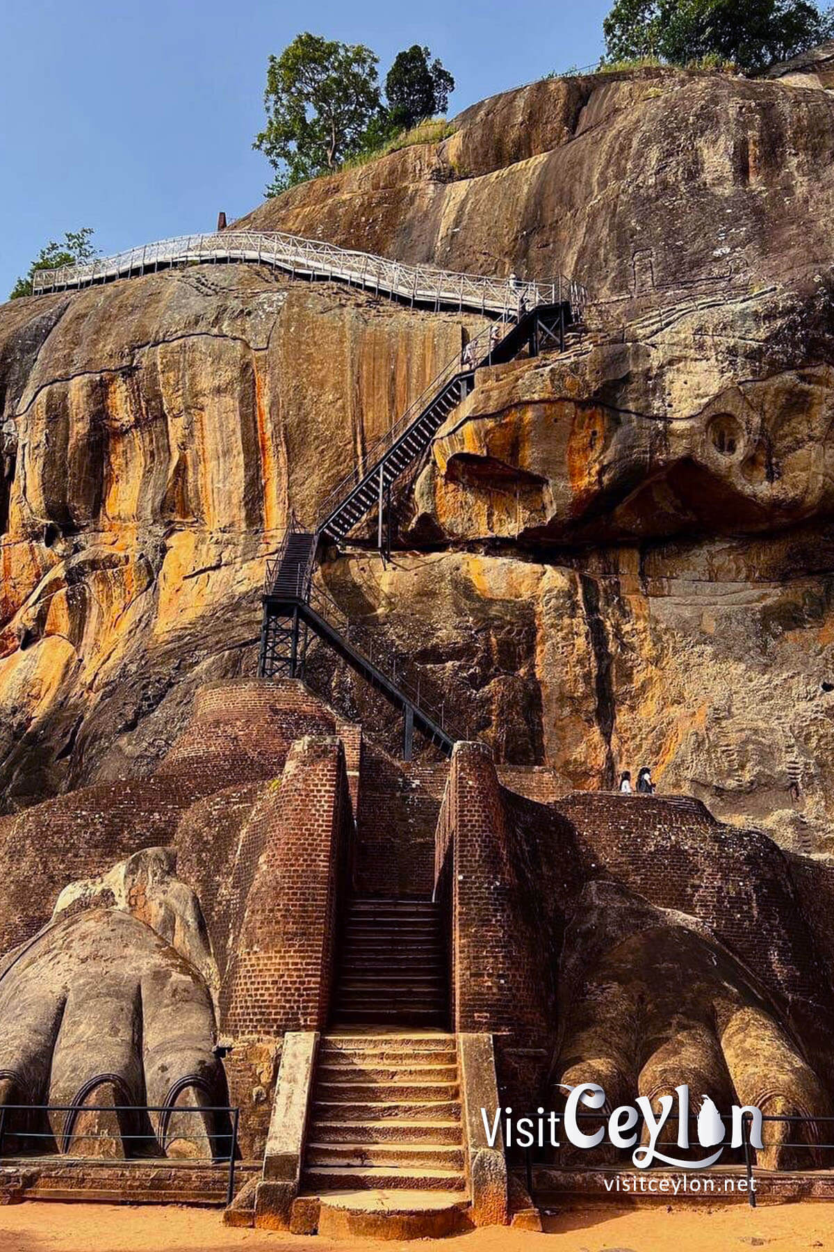 The ancient rock fortress of Yapahuwa is similar to, but smaller than,  Sigiriya. Dating from the 13th century, it was the capital and main  stronghold of King Bhuvanekabahu I (1272 - 1284)