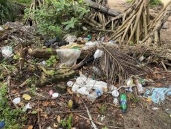 Dirty Jungle Beach, Sri Lanka. Photo by Poul, Dirty Jungle Beach in Sri Lanka with visible pollution.