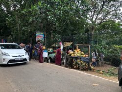 Entrance to the Beach, Sri Lanka. Photo by DarioSaraB, Entrance to Jungle Beach in Sri Lanka.