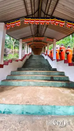 Entrance of Batathota Lena (Batathota Cave), Kuruwita, Sri Lanka
📷 Photo Credit: Sameera Marapperuma | Visit Ceylon Entrance to Batathota Lena cave surrounded by forest near Kuruwita, Sri Lanka.
