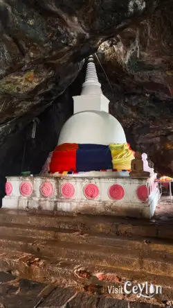 Cetiya inside Batathota Lena (Batathota Cave) temple, Kuruwita
📷 Photo Credit: Sameera Marapperuma | Visit Ceylon Sacred cetiya located inside Batathota Lena cave temple near Kuruwita, Sri Lanka.