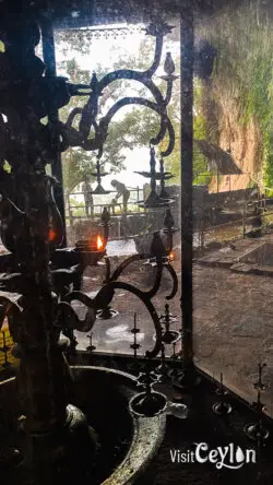 Traditional oil lamp inside Batathota Lena (Batathota Cave) temple, Kuruwita
📷 Photo Credit: Sameera Marapperuma | Visit Ceylon Traditional oil lamp inside Batathota Lena cave temple near Kuruwita, Sri Lanka.